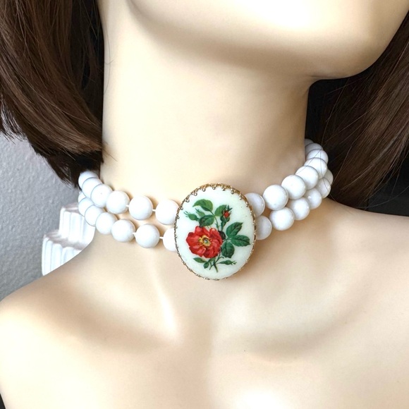 Vintage Jewelry - White Floral Beaded Choker Necklace